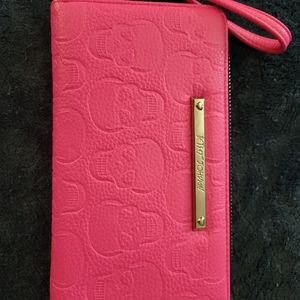 BETSEY JOHNSON FUCHSIA/PINK Skull PRINT  ZIP AROUND WALLET/WRISTLET